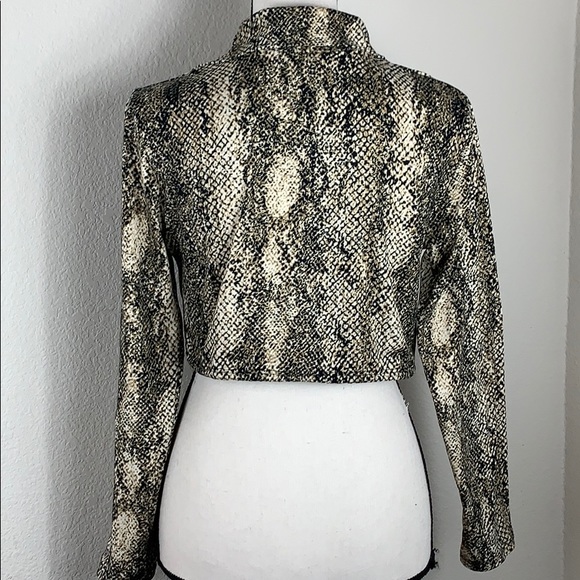 Arabella snakeskin printed long sleeve crop top - Picture 2 of 4